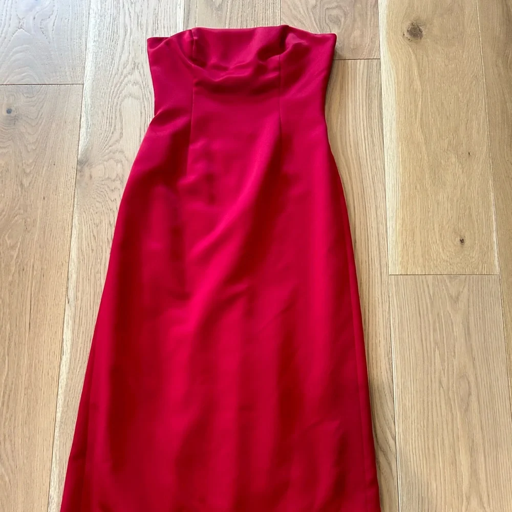 Elegant Red Strapless Gown Size 8 - Picture 1 of 2